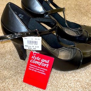 T-strap, Patent Leather, Thick Heel, Black Pumps by dexflex comfort- Size 9